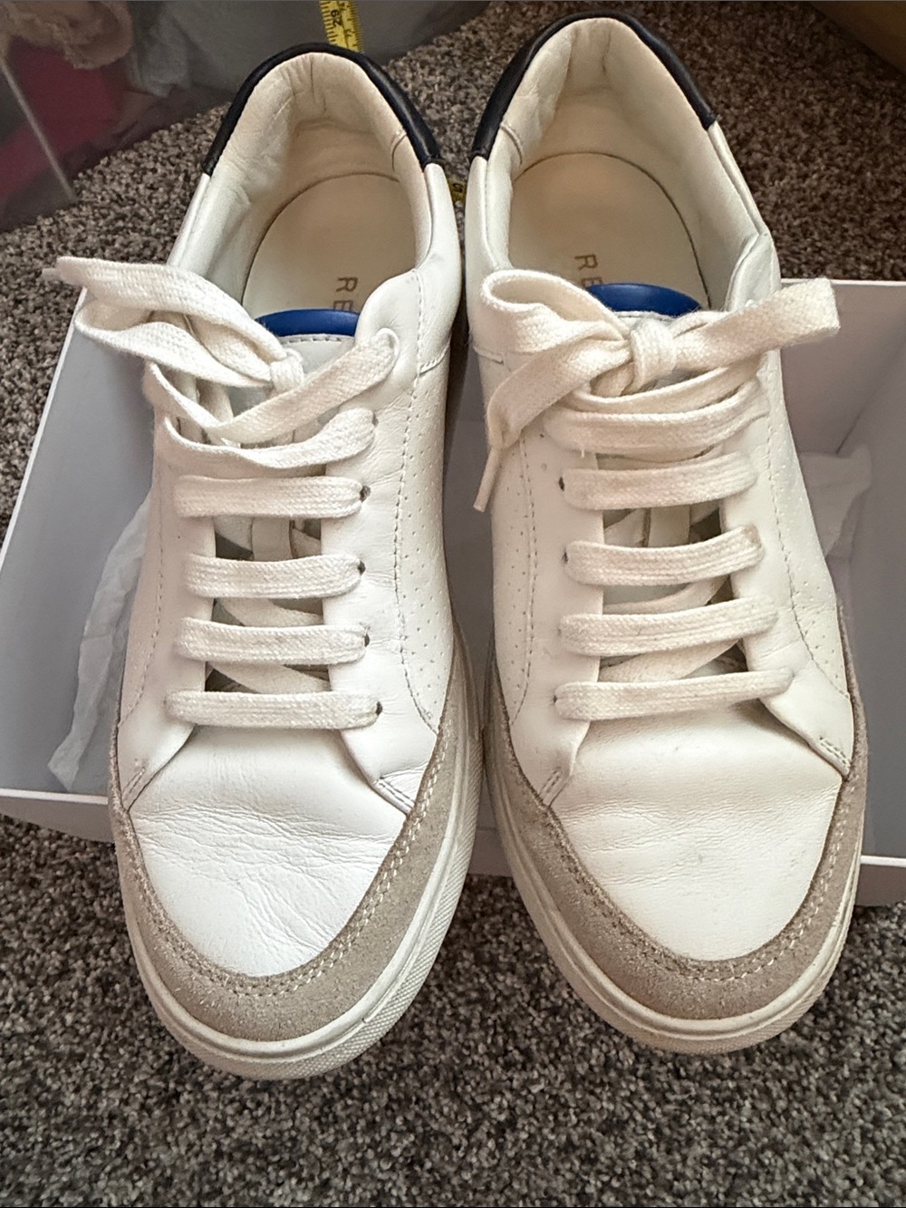 Reiss Classic White Leather Low-Top Sneakers with grey Suede Accents - Picture 5 of 8